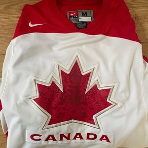 2010 Team Canada Hockey Jersey Medium